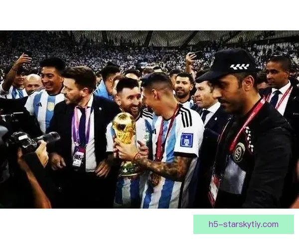 梅西晒乐高大力神杯合影庆夺冠